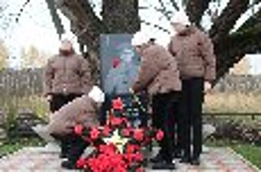 Сотрудники и осужденные Новооскольской воспитательной колонии увековечили память солдата, погибшего в годы Великой Отечественной войны