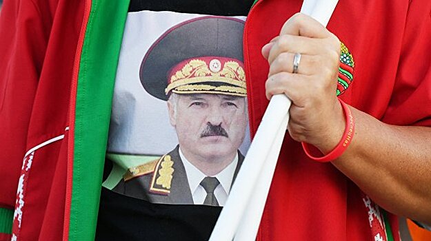 Лукашенко между майданом и Путиным