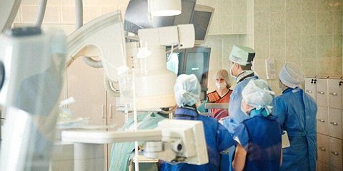 Московские врачи провели первую в РФ имплантацию искусственного желудочка сердца нового поколения