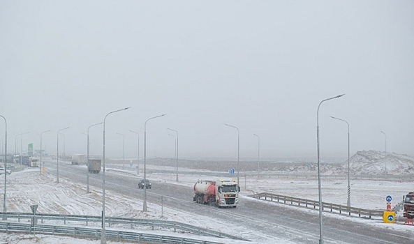 На трассах Волгоградской области последствия непогоды устраняли 472 спецмашины