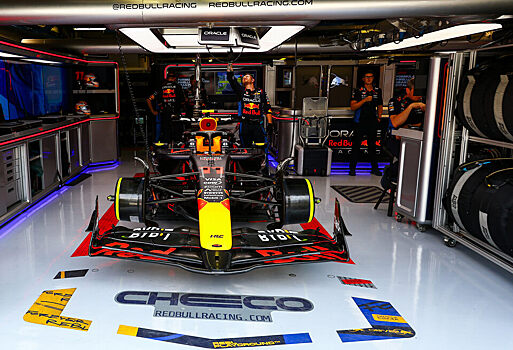 В Red Bull Racing показали работу с хитрым устройством. Видео