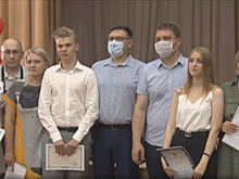 В День молодёжи тольяттинские выпускники получили школьные аттестаты