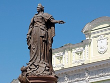 Памятник Екатерине II в Одессе облили краской