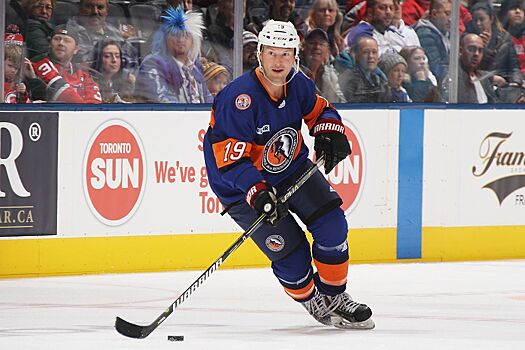 Сын Шейна Доуна может дебютировать в НХЛ за «Аризону» в матче с «Коламбусом»