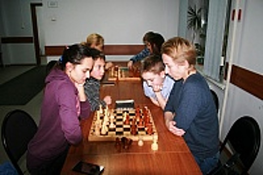 24 ноября в шахматном клубе ГБУ "ФАВОРИТ" состоялся интересный семейный турнир, посвященный Международному Дню матери
