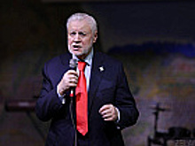 Сквозь портреты и песни