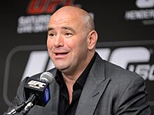 Нурмагомедов с чемпионским поясом UFC вылетел в Россию