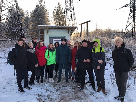 Сотрудники МЧС провели экскурсию в защитном сооружении Верхне-Свирской ГЭС