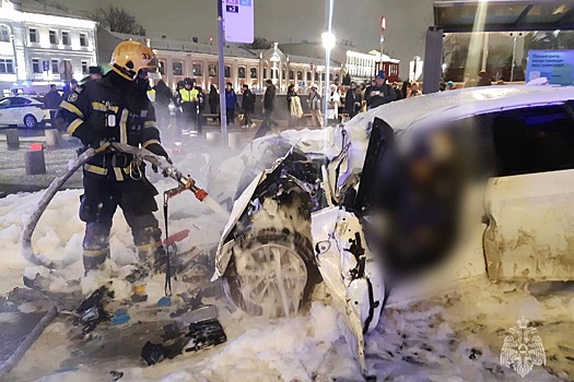 Появилось фото с места крупного ДТП с BMW в центре Москвы