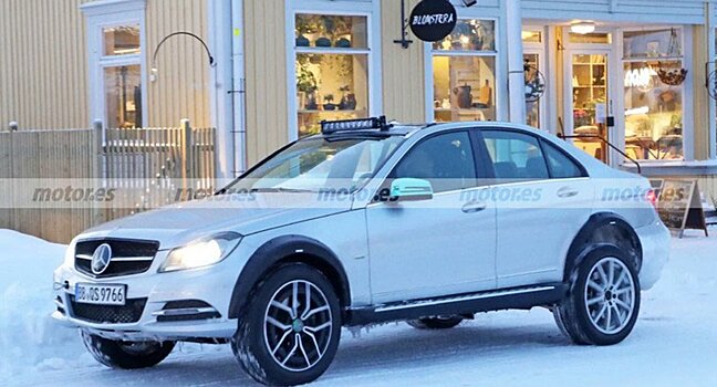 Mercedes-Benz вывел на тесты новый внедорожный седан