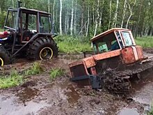 Испытания вездехода ДТ-75 и трактора Т-30 в болоте