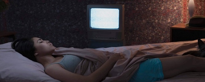 Сомнолог Лебедева предупредила об опасности сна перед включенным телевизором