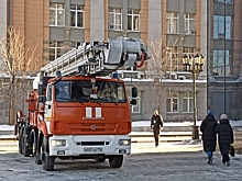 Более 30 человек эвакуировали из-за пожара в многоквартирном доме в Сургуте