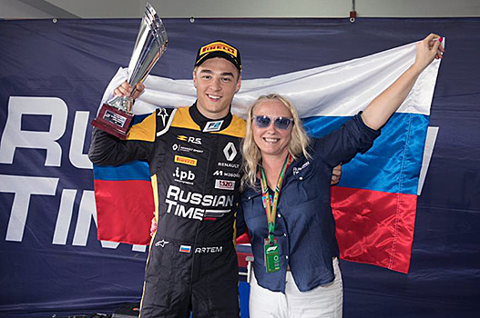 Маркелов выиграл вторую гонку Формулы-2 в Бахрейне