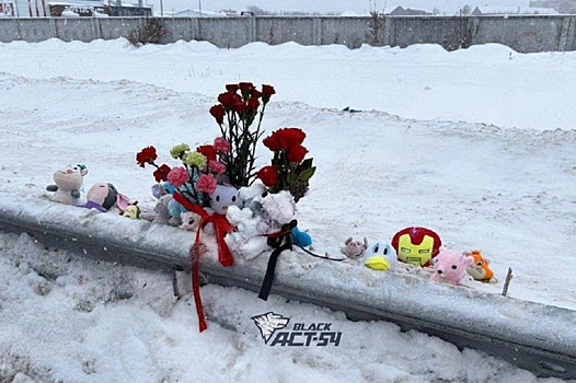 В Новосибирске на месте гибели шести человек появился стихийный мемориал