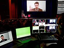 На Сноудена подали в суд