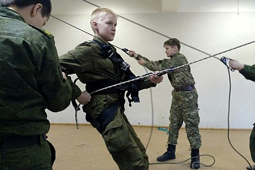 Кадеты Академической гимназии отрабатывают боевые навыки под руководством профессионалов