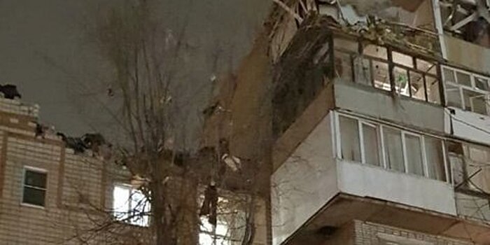 Под завалами дома в Шахтах обнаружены два человека