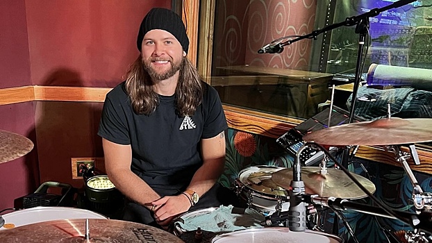 Барабанщик Грег Бартон сыграл все песни Foo Fighters за 9 часов без перерыва