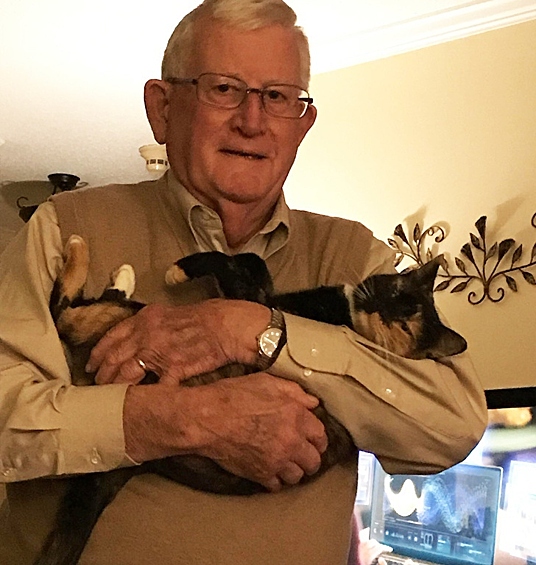 «Мой 79-летний отец говорил: „Я не хочу кошку и не собираюсь таскать её на руках каждый день“»