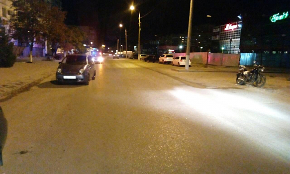 Молодой волгоградец на скоростном мотоцикле на высокой скорости протаранил Daewoo Nexia