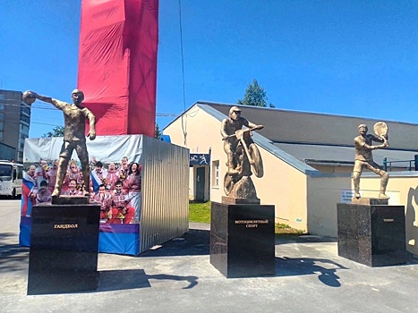 Нижегородцы раскритиковали скульптуры у дзержинского «Капролактамовца»