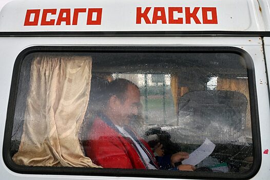 За шторки на окнах авто лишат регистрации
