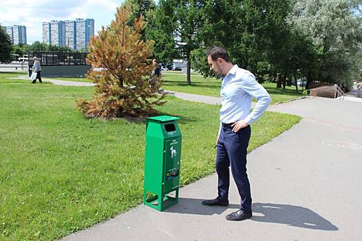 На Новоясеневском проспекте установили урны для собак