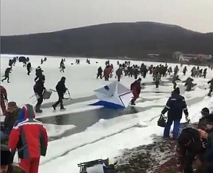 Приморцы вышли на лед и пожалели об этом (видео)