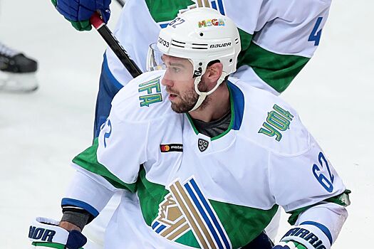 «Салават Юлаев» подписал новый контракт с нападающим Петром Хохряковым