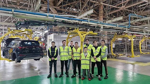 Участники проекта «Давай ДруЖИТЬ!» посетили автомобильный завод