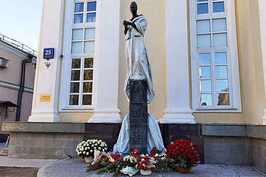Памятник оперной певице Галине Вишневской появился в Москве