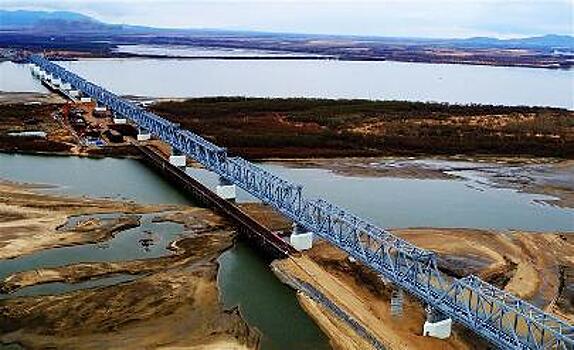 В августе пройдут первые вагоны по ж/д мосту между РФ и КНР