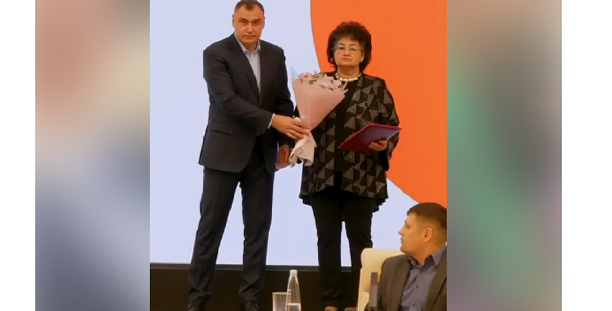 Глава Марий Эл Зайцев наградил лауреатов региональной премии в области литературы