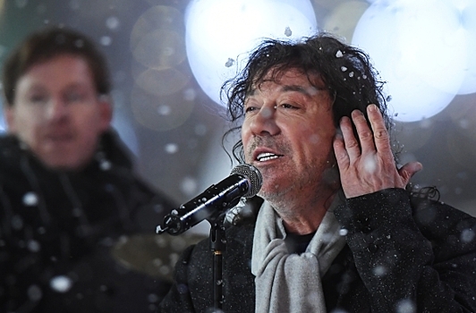 Директор Кузьмина опроверг сообщения о плохом самочувствии певца