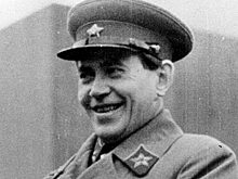 За что Ежов хотел пристрелить писателя Шолохова