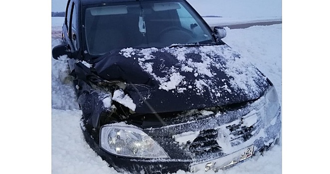 На трассе Скопин – Рязань автомобиль Renault Logan налетел на нож трактора