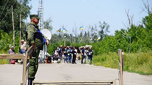 В Киеве пообещали обеспечить безопасность после разведения сил в Золотом