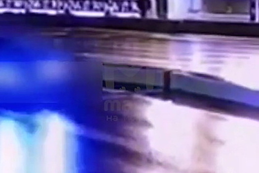 BMW с депутатом Госдумы пролетел разводящийся мост в Петербурге и попал на видео