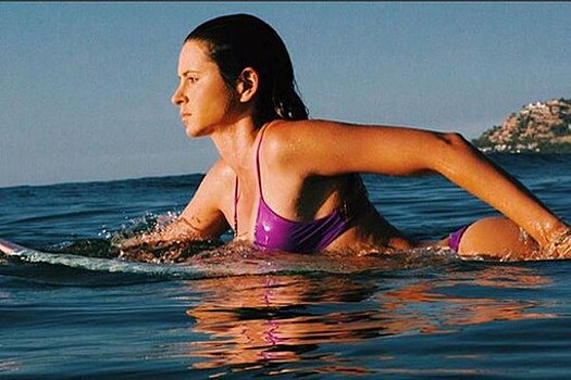 Американская серфингистка шокировала фанатов откровенной фотографией