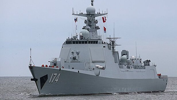 Китай активно модернизирует и расширяет военный флот, сообщили в IISS