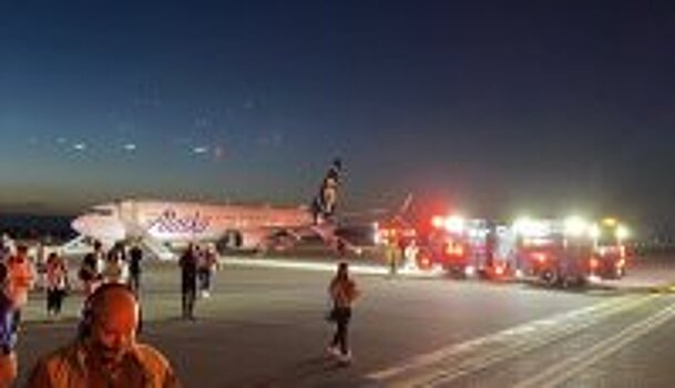 В аэропорту Сиэтла после посадки самолета  у пассажира загорелся смартфон
