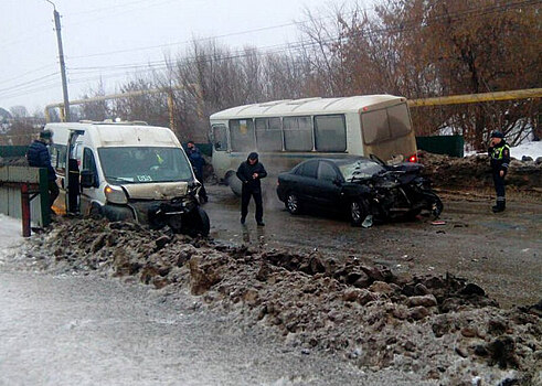 В Заусиновском районе Сызрани столкнулись иномарка и маршрутка