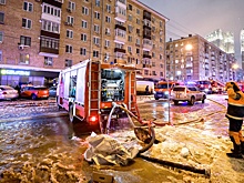 Два человека госпитализированы после пожара в доме в центре Москвы