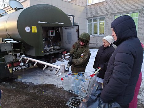 Дзержинские военные помогли автозаводцам с водой