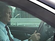 Песков раскрыл, как часто и где Путин водит автомобили