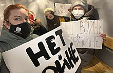 На антивоенной акции в Новосибирске задержали шесть человек