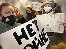 На антивоенной акции в Новосибирске задержали шесть человек