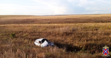 В Волгоградской области молодой водитель не выжил после опрокидывания авто в кювет