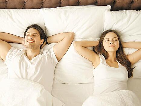 10 говорящих поз, в которых спят пары